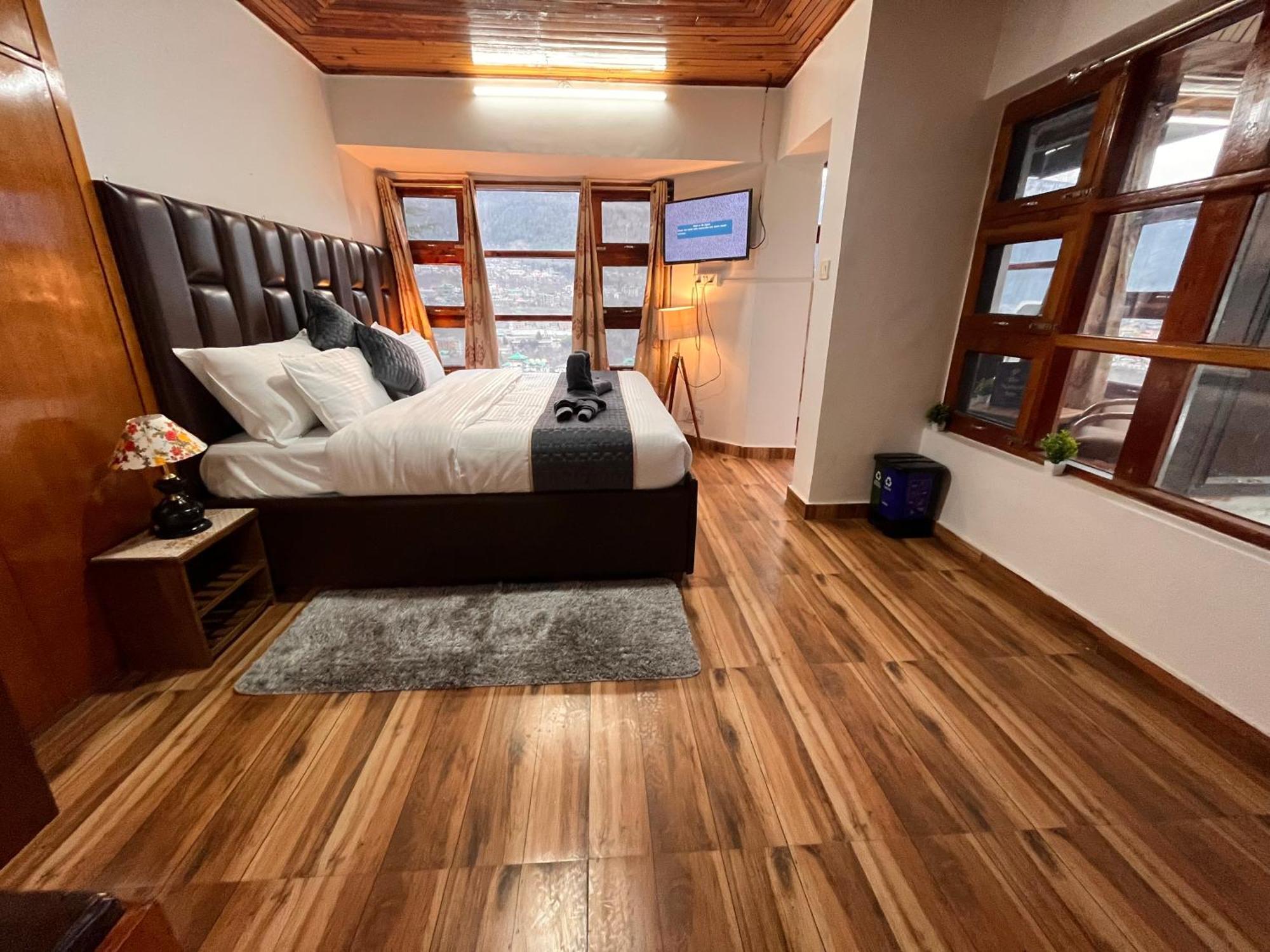 Himalayan Nomad Cottage, Manali ! All 2 Bedroom Independent Cottages ! Personal Lawn Every Cottage ! Parking ! Scenic Mountains View ! Spacious Rooms ! Exterior photo