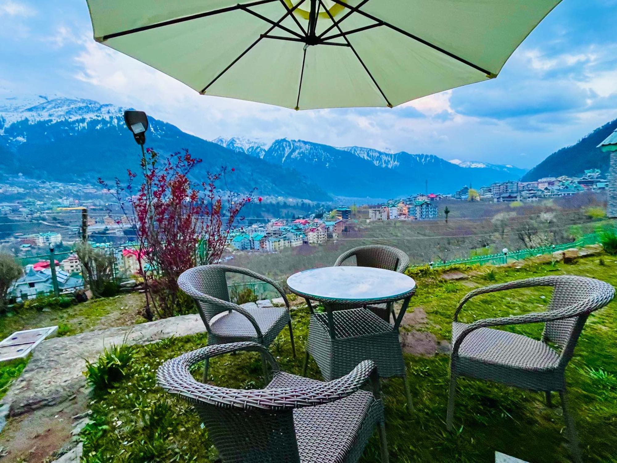 Himalayan Nomad Cottage, Manali ! All 2 Bedroom Independent Cottages ! Personal Lawn Every Cottage ! Parking ! Scenic Mountains View ! Spacious Rooms ! Exterior photo