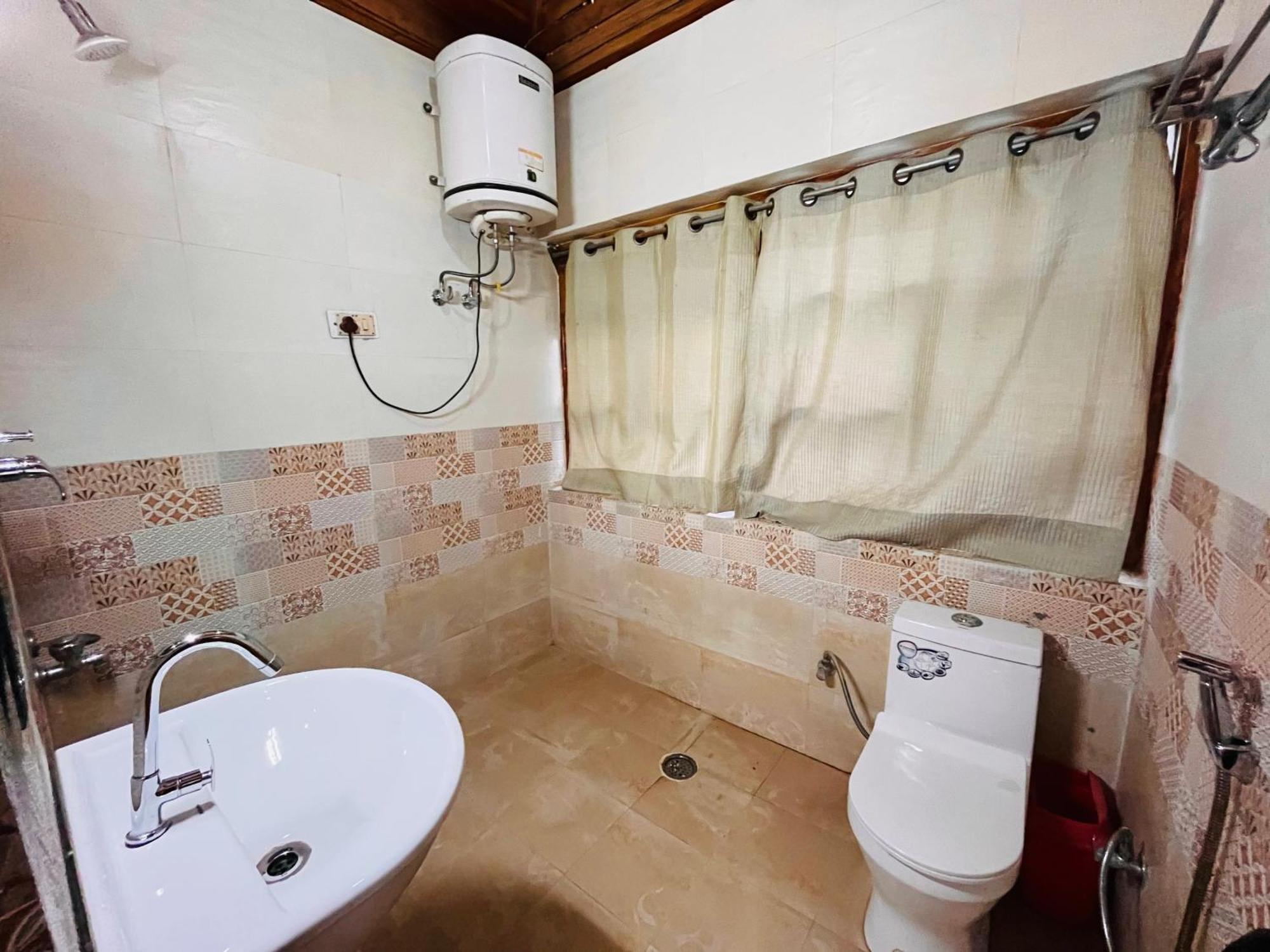 Himalayan Nomad Cottage, Manali ! All 2 Bedroom Independent Cottages ! Personal Lawn Every Cottage ! Parking ! Scenic Mountains View ! Spacious Rooms ! Exterior photo