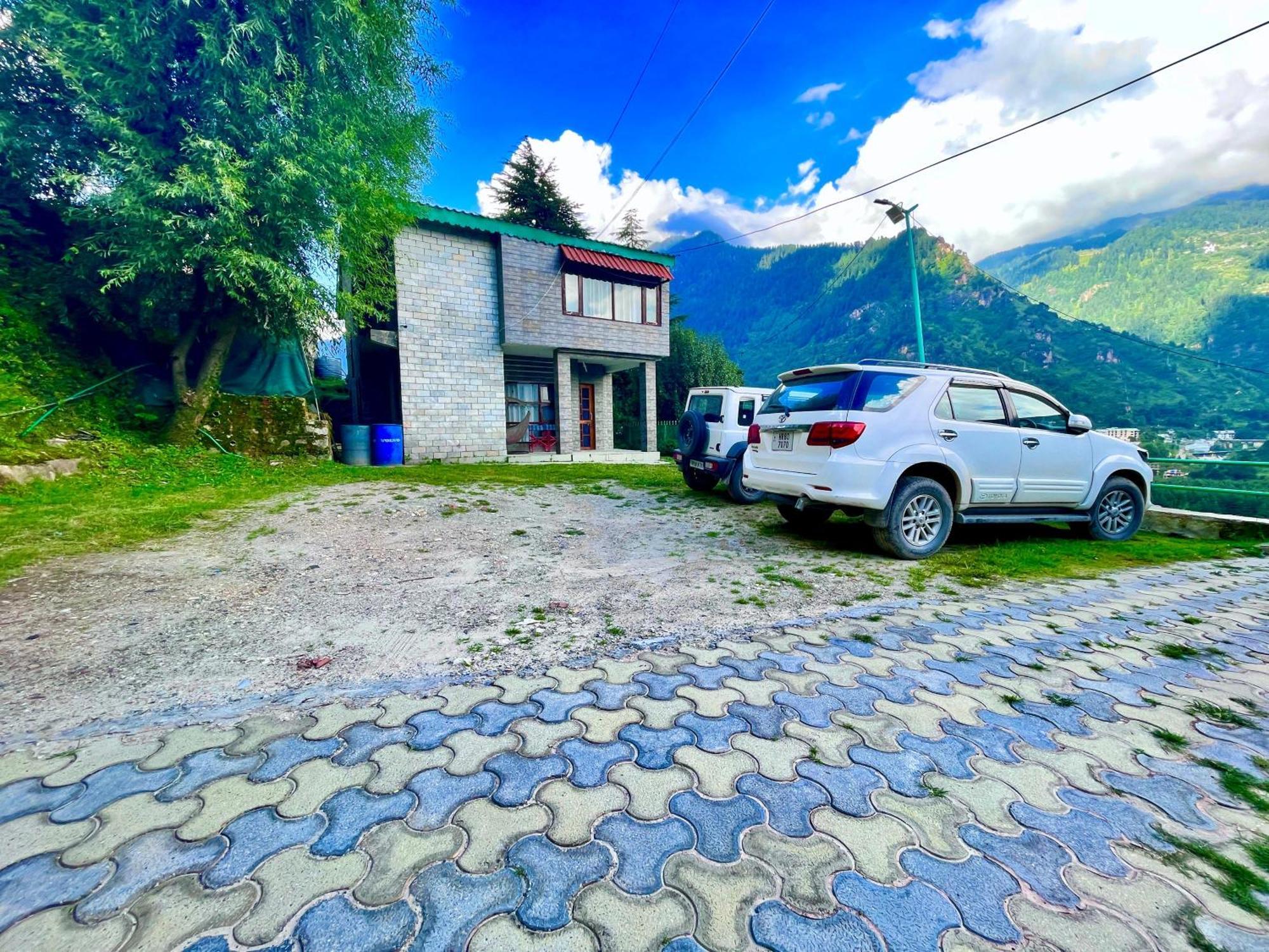 Himalayan Nomad Cottage, Manali ! All 2 Bedroom Independent Cottages ! Personal Lawn Every Cottage ! Parking ! Scenic Mountains View ! Spacious Rooms ! Exterior photo
