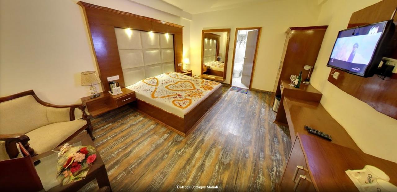 Himalayan Nomad Cottage, Manali ! All 2 Bedroom Independent Cottages ! Personal Lawn Every Cottage ! Parking ! Scenic Mountains View ! Spacious Rooms ! Exterior photo